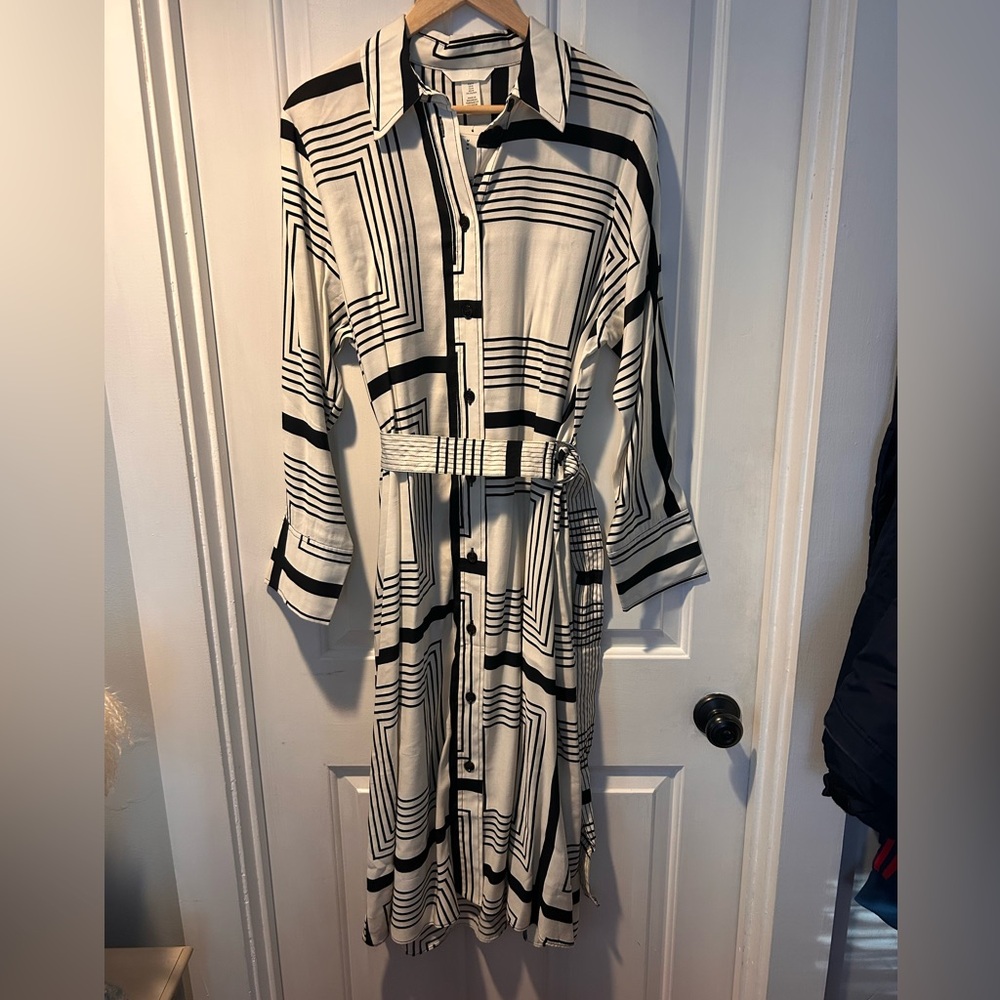 H&M Monochrome Long Sleeve Dress